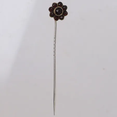 Nål med granater, längd 67,5mm, bredd 1,1-11,6mm, metall