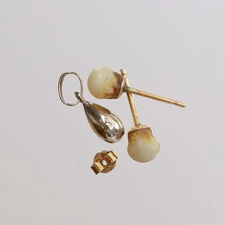 Guldskrot, defekt, döda pärlor, 18K bruttovikt: 1,3g