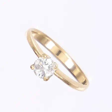 Ring med diamant 0,50ct enligt gravyr, piqué, GFAB, stl 17¾, bredd 3-5mm, 18K Vikt: 3,2 g