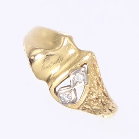 Ring med vita stenar, stl 14¼, bredd 2-7mm, ojämn skena, 18K Vikt: 1,8 g