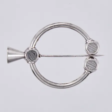 Dräktbroscg, Ø ca 40mm, Guldvaruaktiebolaget G. Dahlgren & Co Ab år 1916, 830/1000, silver Vikt: 6 g