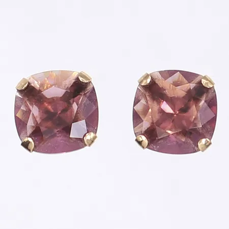 Ett par örhängen med slipade violetta stenar, 10x10mm, 18K Vikt: 1,8 g