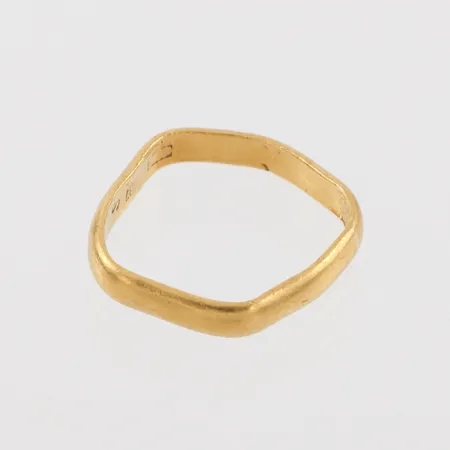 Trasigt guld, 23k. Vikt: 5,6 g