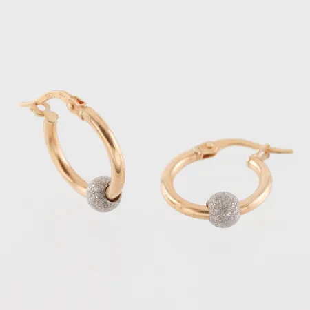 Örhängen paret, diameter ca 15.5 mm, 18k. Vikt: 1,6 g