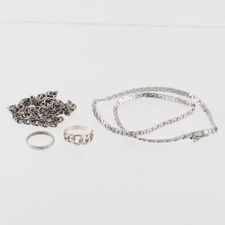 Diverse silversmycken. Vikt: 43,3 g