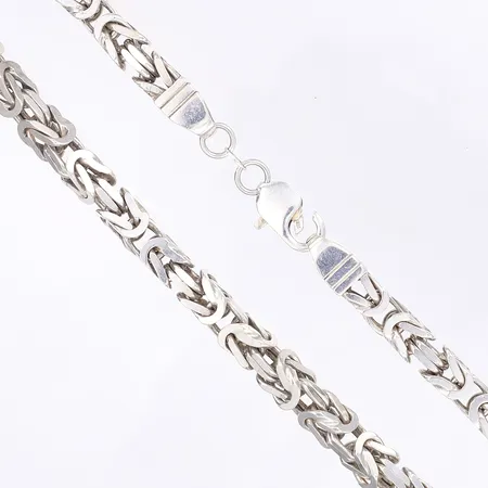 Kedja, längd 55cm, bredd 8mm, låset kärvtsilver 925/1000 Vikt: 137 g