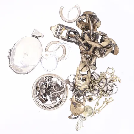 Diverse silver, defekt, silver 830-925/1000 Vikt: 45,7 g