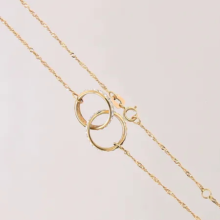 Kedja Singapore med integrerade hängen samt vita stenar, längd: 41-44,5cm, bredd: 1,1-12mm, GHA, 18K  Vikt: 2,1 g