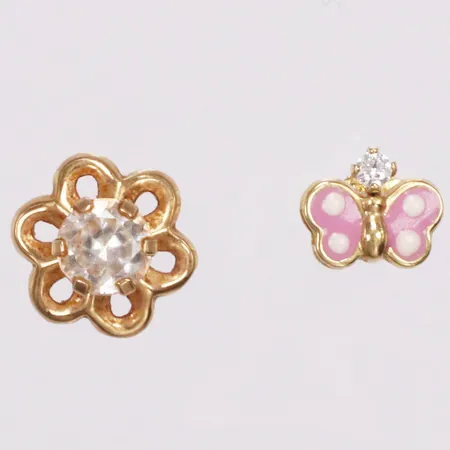 2 örhängen, udda, vita stenar, rosa emalj, ett saknar stopp, skev, 18K  Vikt: 0,7 g