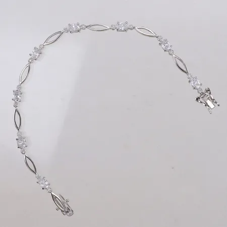 Armband med vita stenar, längd 19cm, bredd 4-4,7mm, GHA, silver 925/1000 Vikt: 8,4 g