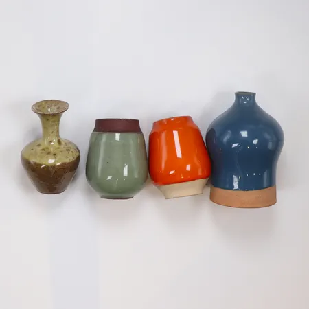 4st Miniatyrvaser Bo Melander Danmark, glaserat lergods, (obs en omärkt), delvis små nagg, höjd: 5,5-8cm 