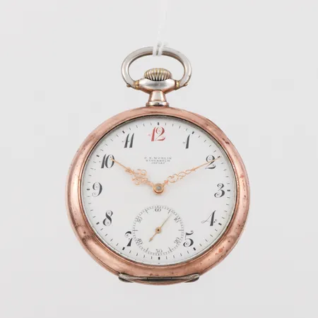 Fickur Omega, urtavlan märkt P.N Wohlin Stockholm, tickar igång men ej funktionstestad, diameter ca 5 cm, silver.