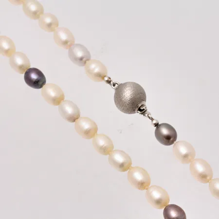 Pärlcollier med silverlås, 46,5cm, odlade pärlor, bredd 6,3mm. Vikt: 0 g