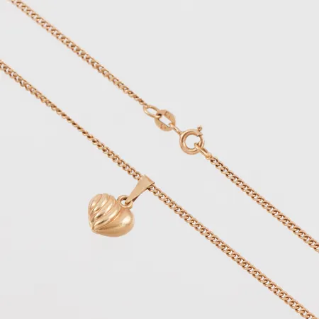 Collier Pansar med hänge, längd ca 44 cm, hängets höjd ca 11 mm, 18k. Vikt: 5,9 g