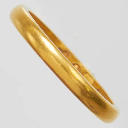 Ring, slät, Ø15¾, bredd: 2,3mm, personlig gravyr, svenska stämplar, 23K Vikt: 3,6 g