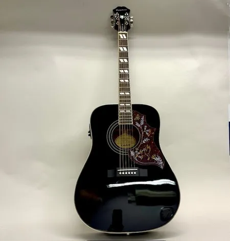 Halvakustisk gitarr, Epiphone Hummingbird Pro, svart, Indonesien, serie-nr 16092300076, plast kvar, mjukt fodral  Skickas med Bussgods eller PostNord