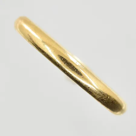 Ring, stl 20½, bredd 3 mm, gravyr, 18K. Vikt: 4,1 g