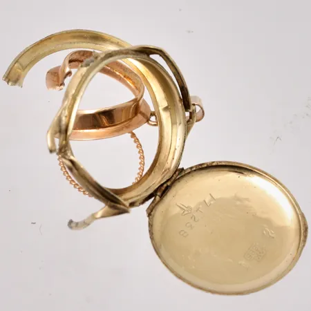 Diverse defekt guld, 14K, vikt 3,5g.