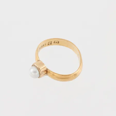 Trasigt guld med pärla, 23k. Vikt: 4,1 g