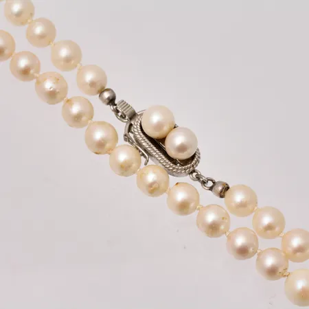 Pärlcollier med silverlås, 95cm, odlade pärlor, bredd Ø7,7mm. Vikt: 0 g