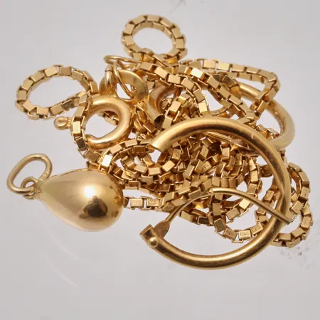 Diverse defekt guld, 18K, vikt 5,21g.