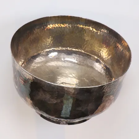 Skål på fot, punsad dekor Ø13cm, höjd 8cm GAB (AB Gense) Göteborg 2009, silver 830/1000 Vikt: 310 g