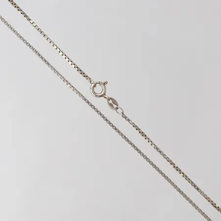 Kedja Venezia, ca 36cm, bredd 1mm. 925/1000 silver  Vikt: 2,8 g