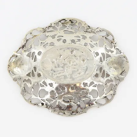 Skål med genombruten dekor, 125x103mm, Gewe, Malmö 1950, silver 830/1000. Vikt: 75,5 g