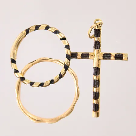 Guldsmycken, hår, repor, bucklor, 18K  Vikt: 1,7 g