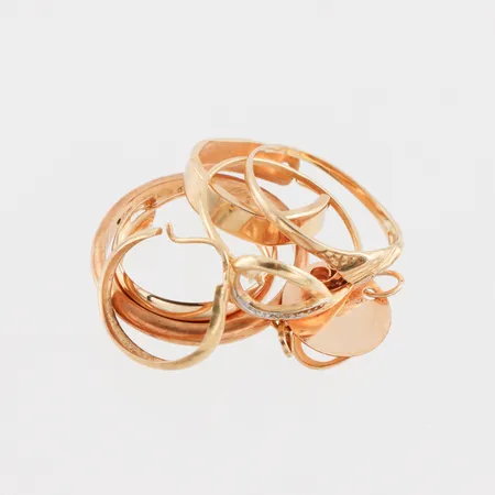 Trasigt guld, 18k. Vikt: 5,8 g