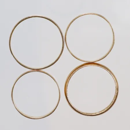4 ringar, gravyr, 18K  Vikt: 12,7 g