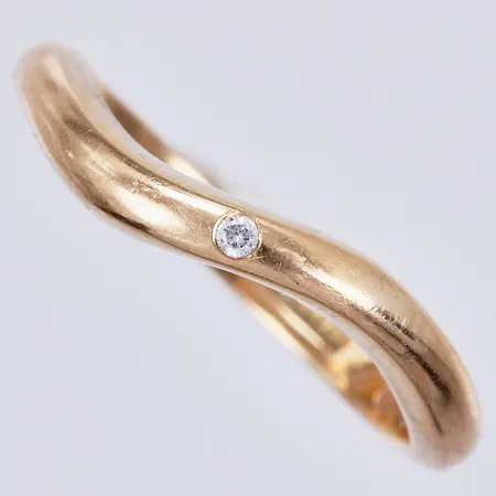 Ring med diamant ca 1x0,01ct, stl: 18, bredd ca 2-3mm, Ba Konstgjuteri AB 2000, 18K Vikt: 4,1 g