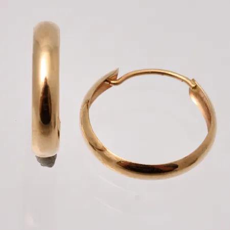 1par creoler i 18K guld, mått Ø15mm, bredd 2,9mm, vikt 0,64g.