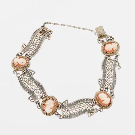 Armband Camé, längd ca 19 cm, bredd 13.9 mm, silver. Vikt: 16,6 g