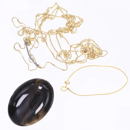 Diverse guld, hänge med svart sten, 2 kedjor, defekt/av, 18K, nettovikt 2,8g Vikt: 0 g
