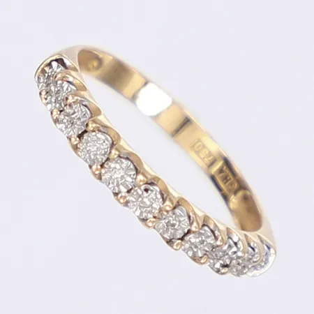 Ring med diamanter 11x ca 0,001ct, stl 14¾, bredd 2mm, 18K Vikt: 1,2 g