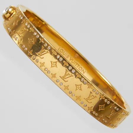 Armband Louis Vuitton Nanogram Strass Bracelet, M64860, LE1119, stl S, Ø 56x44mm, bredd 9,5mm, guldfärgad metall, sten saknas, blekt kvitto från Louis Vuitton 2019, slitage samt väldigt fläckig ytterkartong.