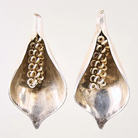 Ett par örhängen med clips och dekor, 33x16mm, sterling silver 925/1000 Vikt: 10 g