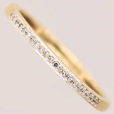 Ring med diamanter 21 x ca 0,005ct, stl 15¼, bredd 2mm, GHA, något skev, 18K  Vikt: 1,8 g