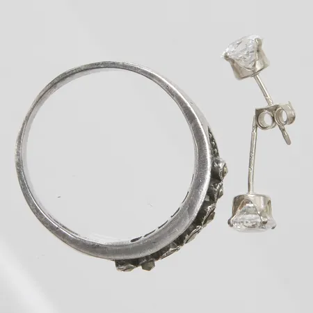 Diverse silver, vita stenar, markasiter, sten saknas, snurrebuss saknas, 925/1000 Vikt: 3,9 g