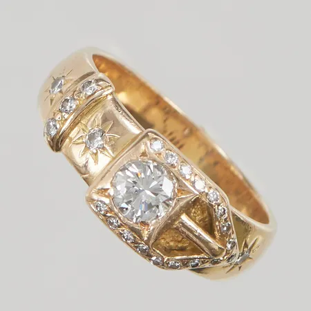 Ring med diamanter totalt c:a 1,06ctv (mittsten ca 0,70ct), Ø20¾, bredd:9mm, 18K 11,1g.