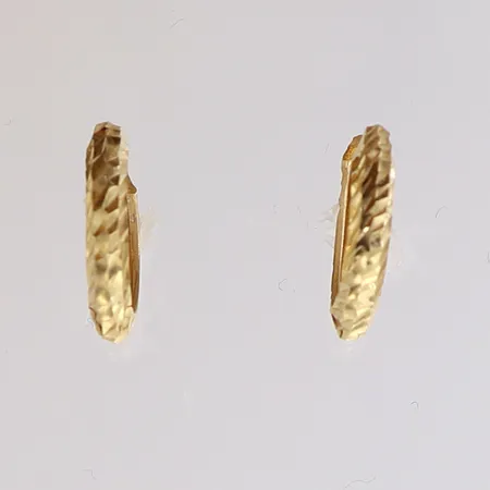 Ett par örhängen, facetterade creoler, Ø13mm, ostämplade, 18K Vikt: 1,4 g