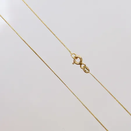 Kedja. halvstel, längd 46cm, bredd: 0,7mm, italienska stämplar, 14K Vikt: 1,2 g