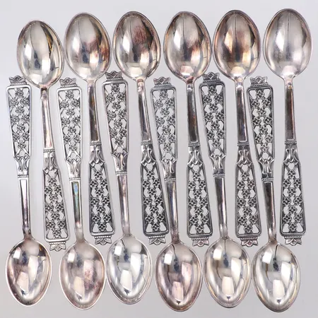 12 Skedar, längd 10,5cm, Ceson Guldvaru Ab, silver 830/1000 Vikt: 110,9 g