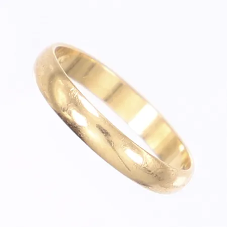 Ring, slät, stl 18¾, bredd 3mm, gravyr, 18K Vikt: 2,6 g