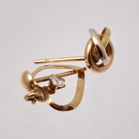 Diverse defekt guld, 18K, vikt 0,56g.