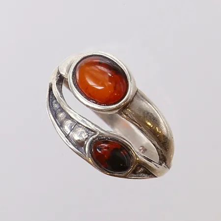 Ring med bruna stenar, stl 17½, ca bredd 2-13mm. 925/1000 silver Vikt: 2,9 g