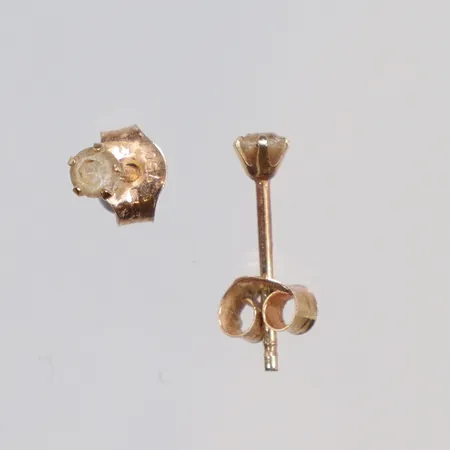 Ett par örhängen med vita stenar, 10mm, GHA, 18K Vikt: 0,3 g