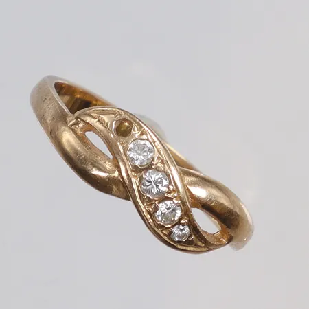 Ring med diamanter totalt 0,09ct, stl ca 16, saknar en sten/defekt, 18K  Vikt: 2,2 g