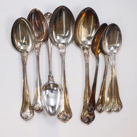 2st Bordsskedar, 4st Matskedar, 4st Dessertskedar modell Sachsisk silver 830/1000 Vikt: 411,3 g